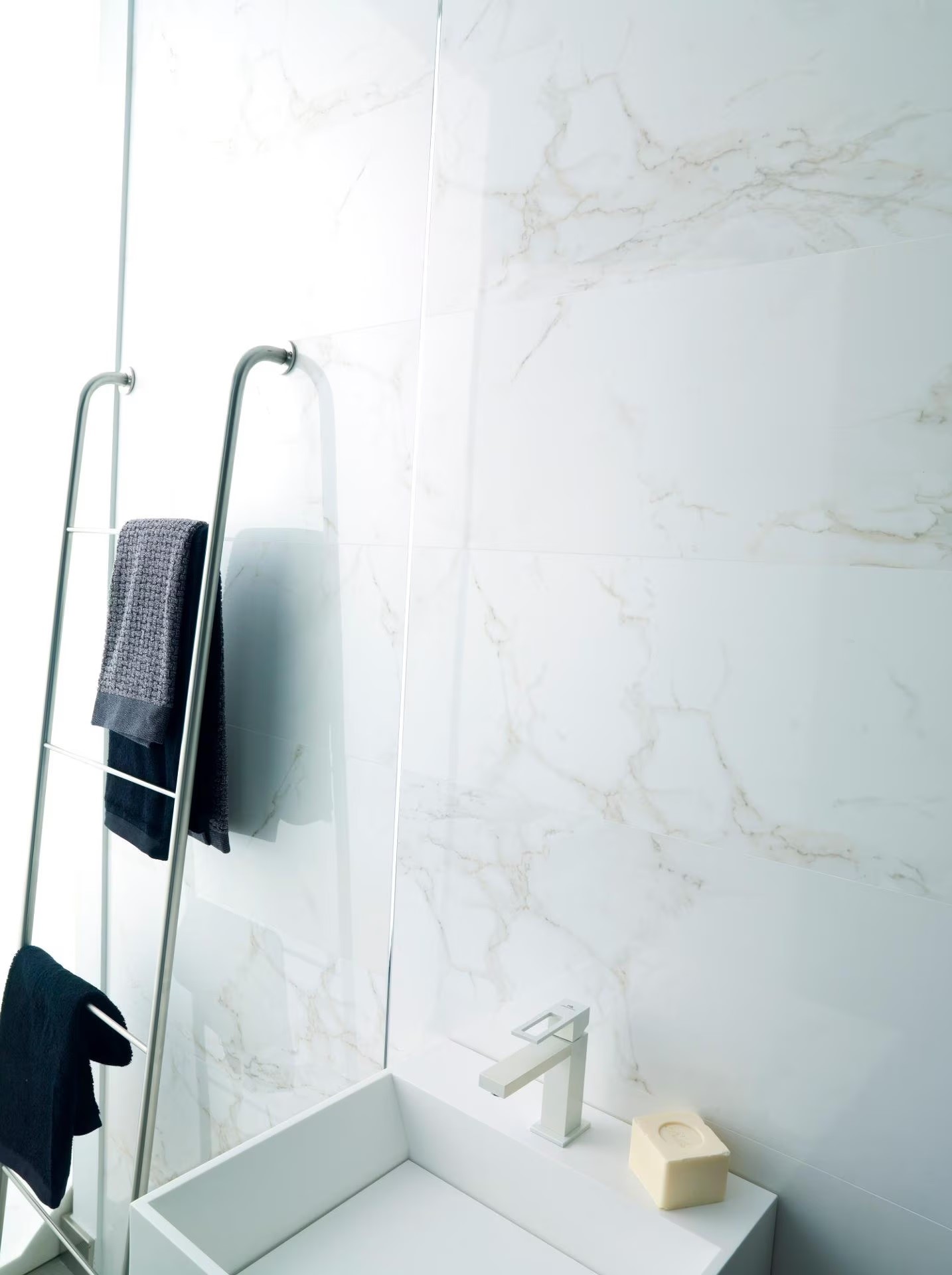 Porcelanosa Màrmol Carrara Blanco 33,3x100 cm Wandfliese rektifiziert