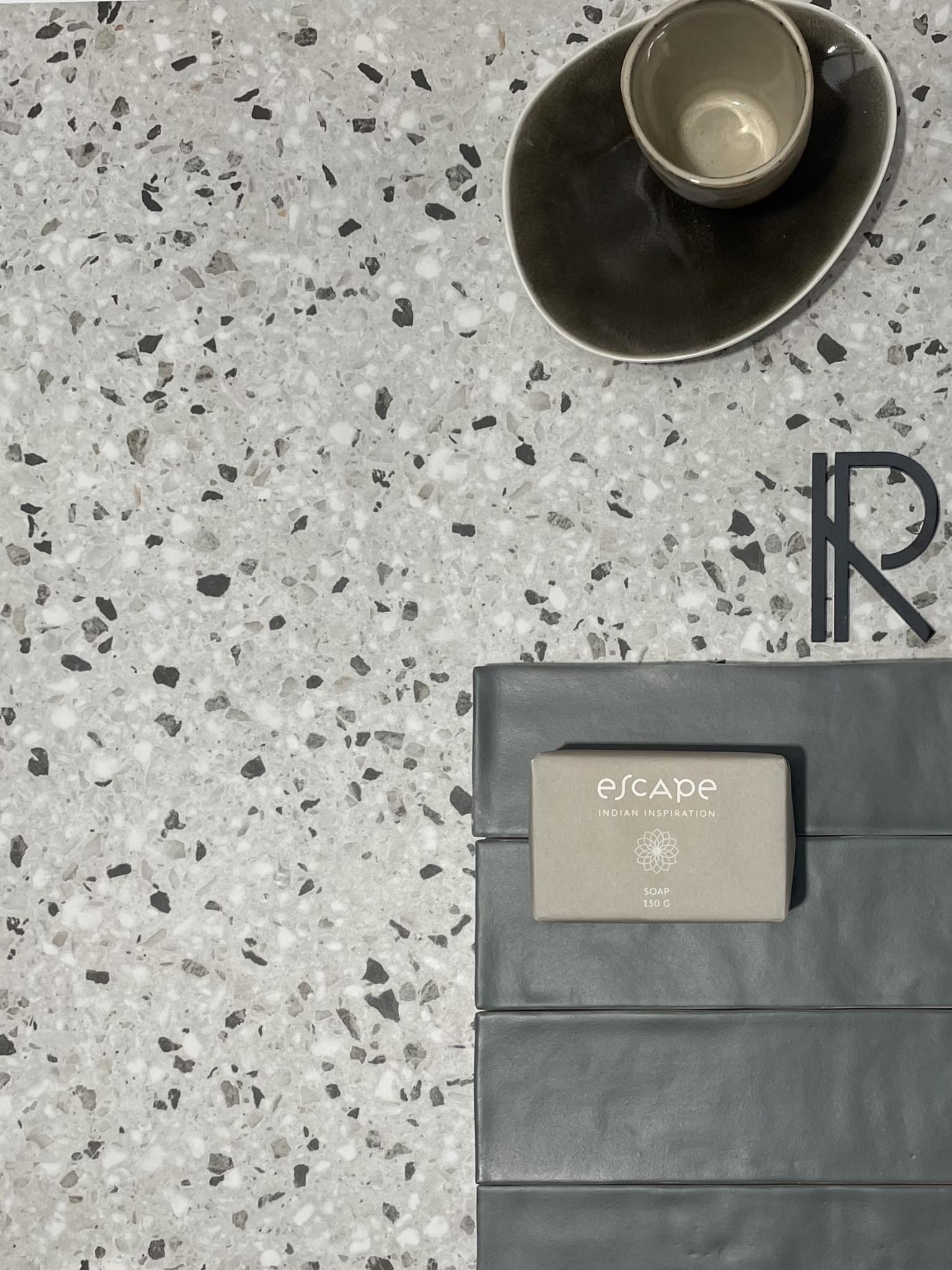 Revoir Paris Re-Bel Petrol 100x100 cm Terrazzo-Optik R10     