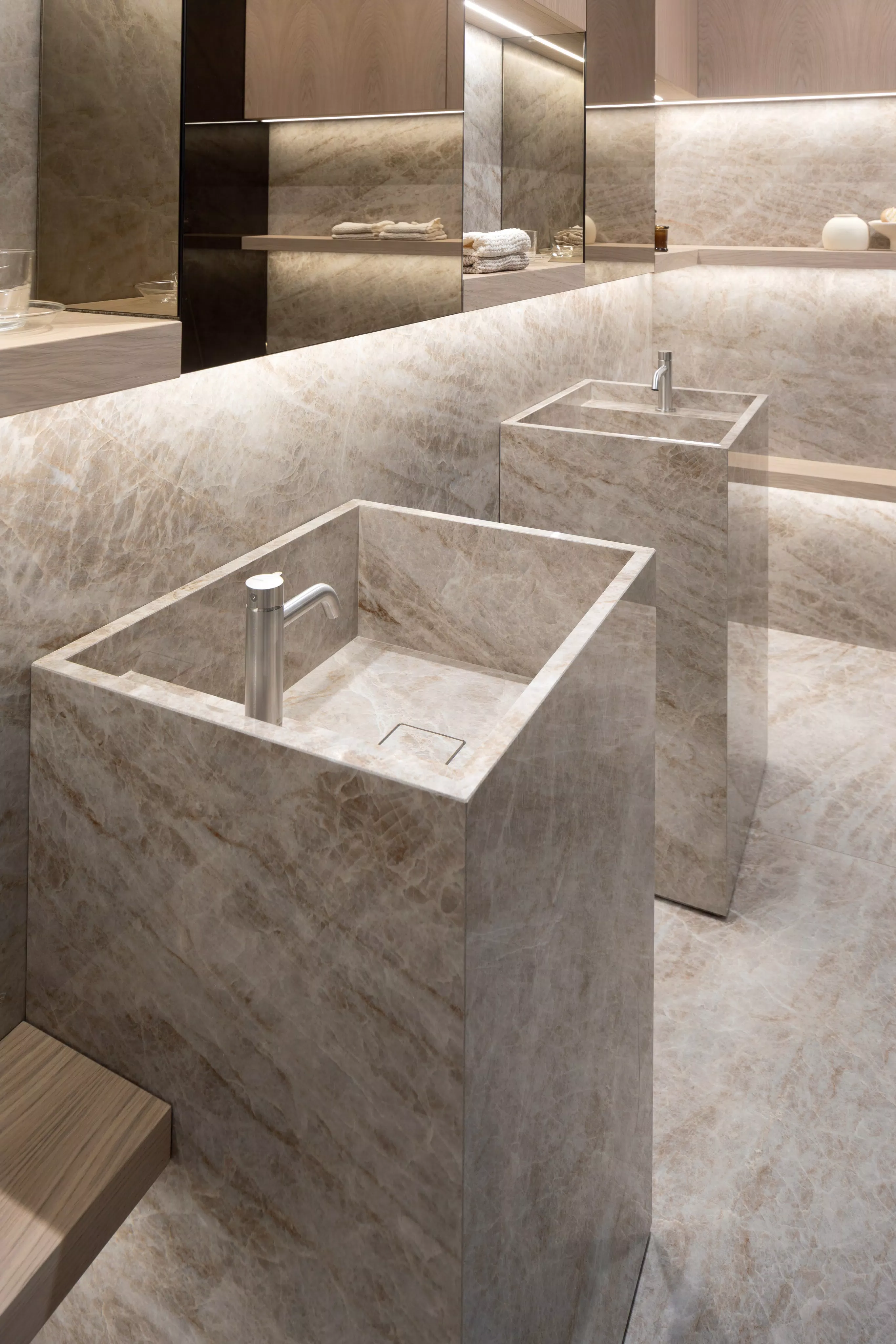 Florim Iconic Life Opal Yamuna Glossy 120x120x0,6 cm Feinsteinzeug Magnum 