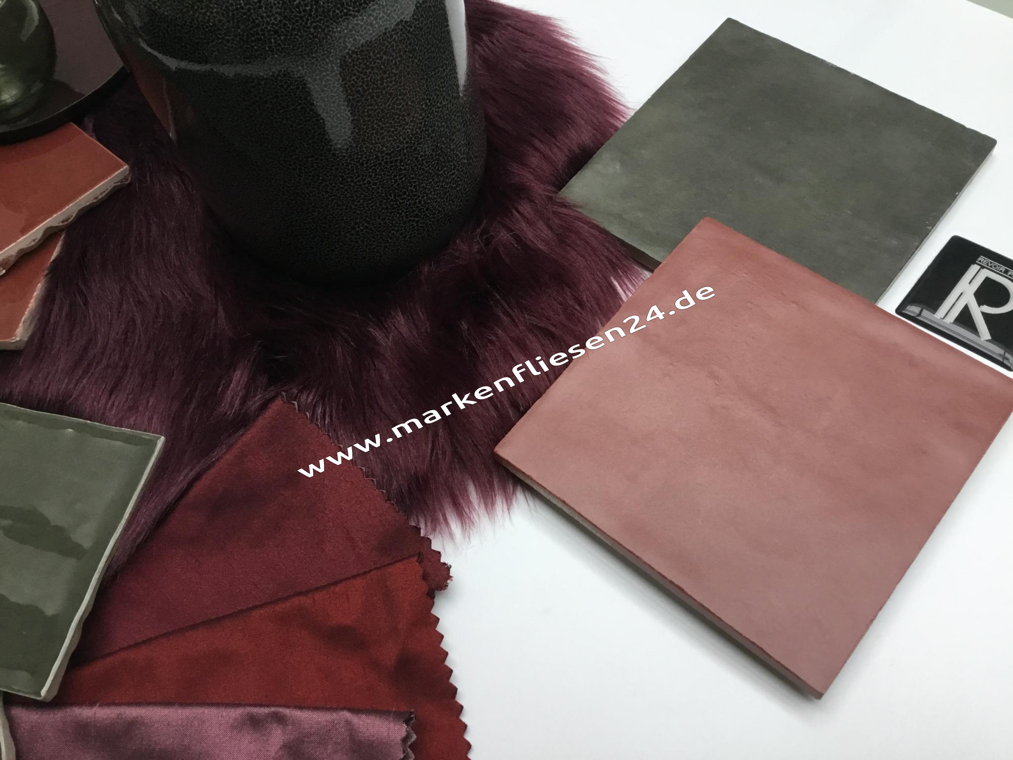 Revoir Paris Atelier Wall & Floor 14x14 cm bordeaux mat